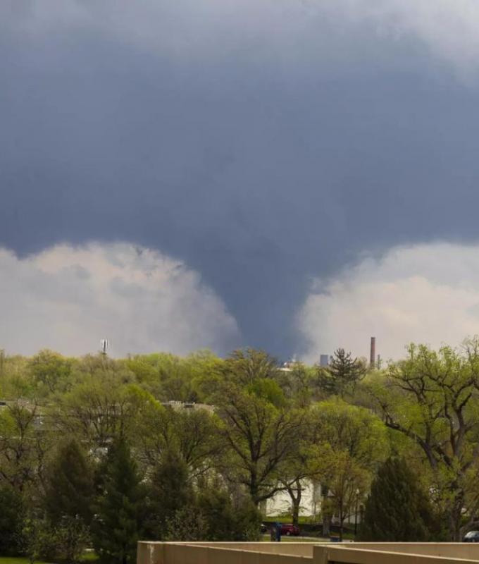 Les tornades du Midwest effondrent des bâtiments et détruisent des maisons dans le Nebraska et l’Iowa