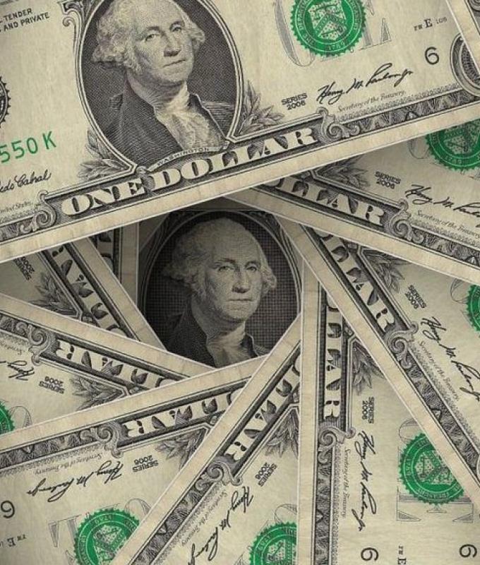 Le dollar a atteint un plus haut de près de deux semaines