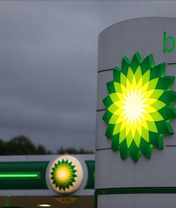 BP adoucit son ton sur la réduction de la production pétrolière en 2030 pour rassurer les investisseurs