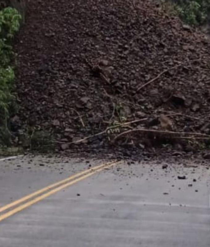 La route entre Risaralda et Chocó est fermée en raison d’un glissement de terrain