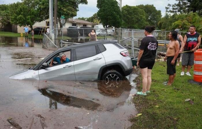 Désespoir dans le sud de la Floride suite à de violentes tempêtes, des inondations et de mauvaises prévisions