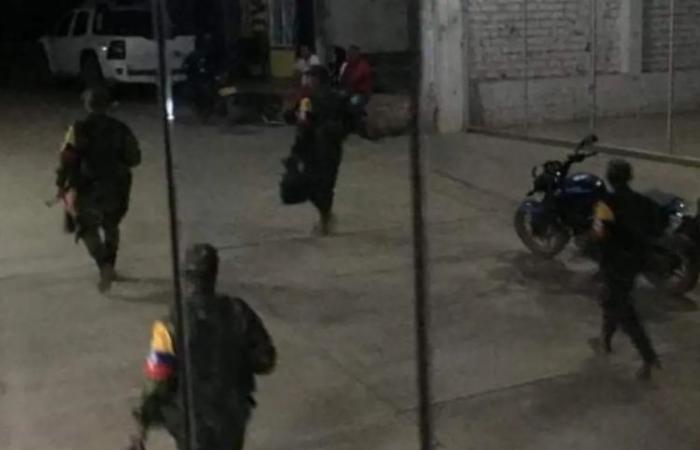 Des dissidents ont attaqué le commissariat de police d’El Carmelo, Cauca