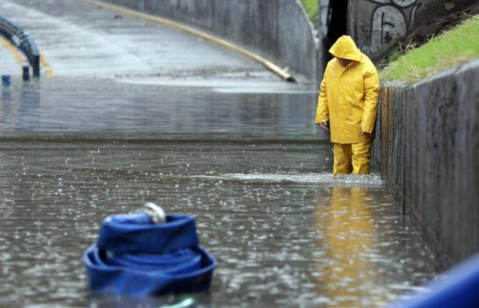 De fortes pluies ont frappé Santiago du Chili et le centre du pays, faisant des milliers de victimes