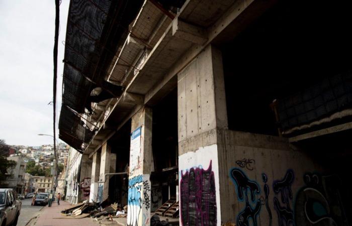 Valparaíso : la municipalité cherche à déclarer « abandonné » le bâtiment de la rue Freire, en face du Parque Italia