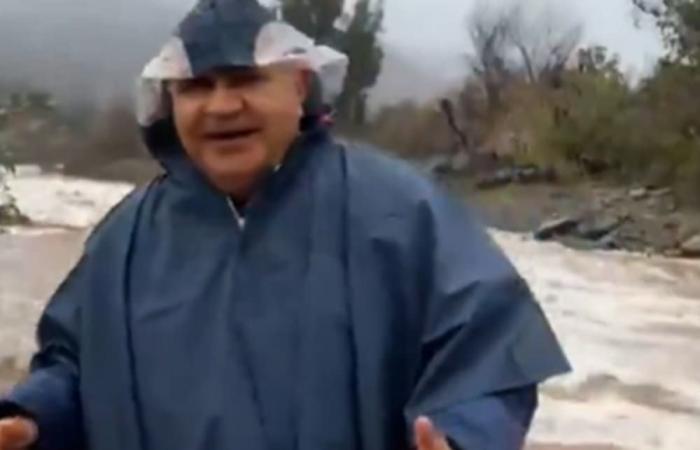 Transmission risquée à cause de la pluie ! Le maire de Punitaqui a été entraîné dans un ravin alors qu’il jouait en direct