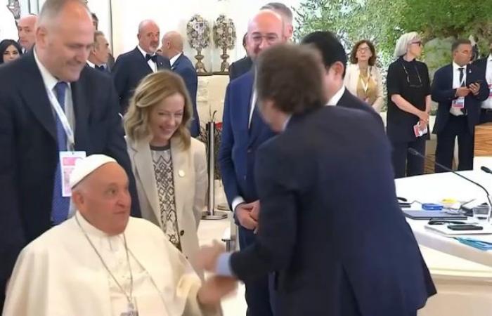 C’étaient les salutations du Président avec Meloni, le Pape François et Joe Biden