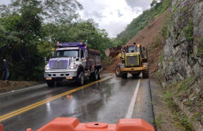 Un impressionnant glissement de terrain a fermé la route de Bolombolo