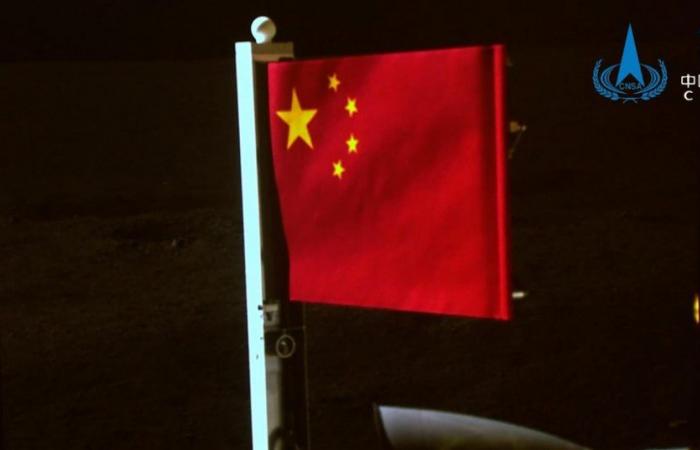 L’histoire de l’étrange drapeau que la Chine a planté sur la Lune