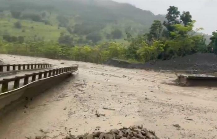 la communauté rurale de Carepa est isolée à cause de la destruction d’un pont