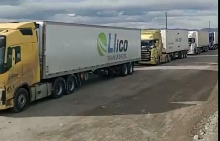 Bonne nouvelle pour les 200 camions bloqués à Las Lajas : la frontière s’est ouverte et ils commencent à passer de Neuquén vers le Chili