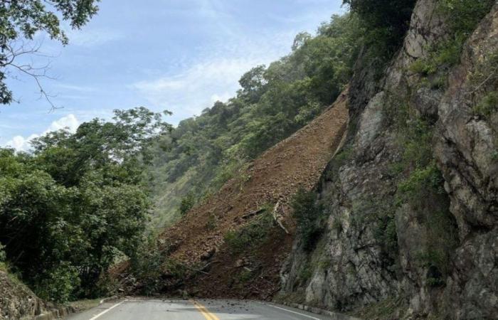 Impressionnant : un glissement de terrain a provoqué la fermeture totale de l’autoroute Bolombolo-Santa Fe de Antioquia