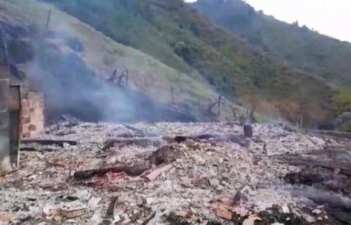 Un homme brûlé vif après un violent incendie dans une maison à Salgar, Antioquia