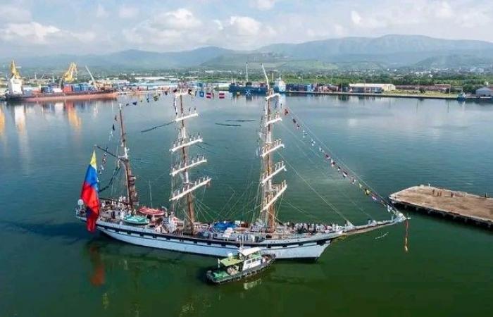 Le navire-école « Simón Bolívar » arrive à Santiago de Cuba