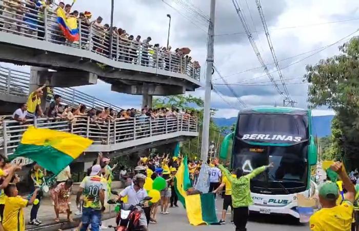Les joueurs de Bucaramanga ont été reçus comme des héros ; Des milliers de personnes sont descendues dans la rue pour célébrer le rêve devenu réalité