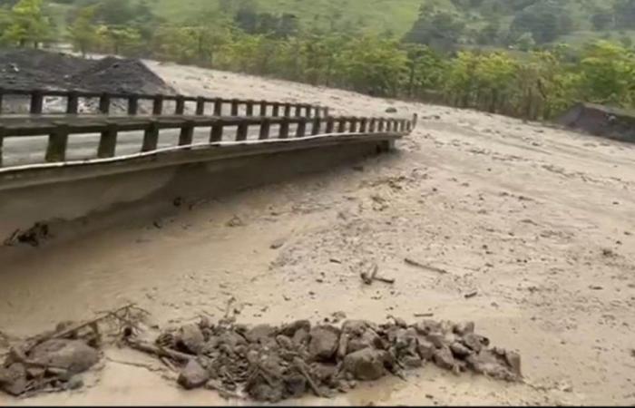 7 000 personnes touchées par la chute de Puente Largo Antioquia