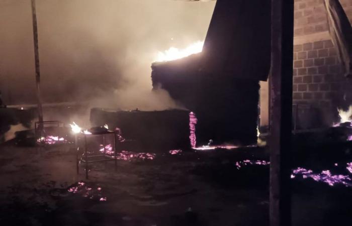 La perte totale a laissé un incendie structurel dans un entrepôt de la zone industrielle de Neiva