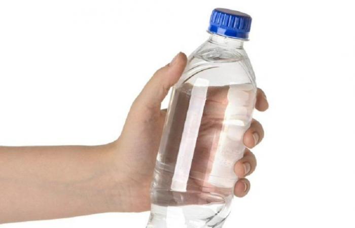 Acheter des bouteilles d’eau implique une dépense énorme pour ceux qui les consomment