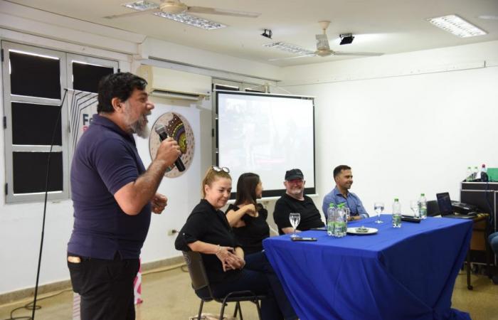 Pedro Solans a présenté son recueil de poèmes et a proposé une approche missionnaire de la figure de Che Guevara