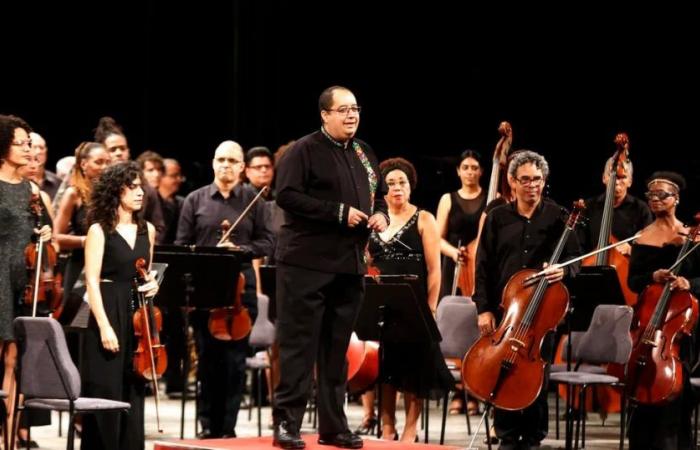 Cuba chante sur le chanteur historique de Ranchero José Alfredo Jiménez avec la Symphonie Nationale