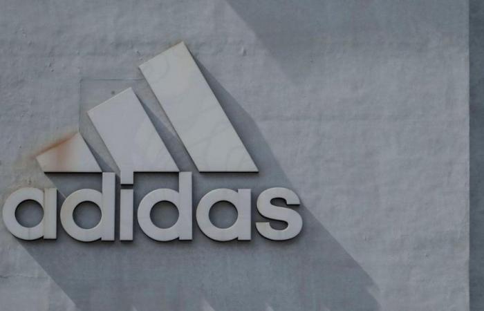 Réductions chez Adidas : chaussures de tennis et t-shirts à moitié prix