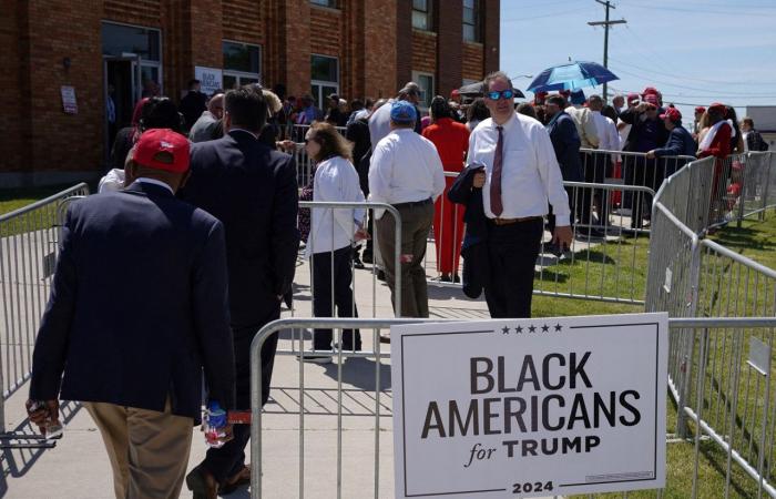 Campagne présidentielle aux États-Unis : Trump a visité une église afro-américaine et participé à un forum d’extrême droite