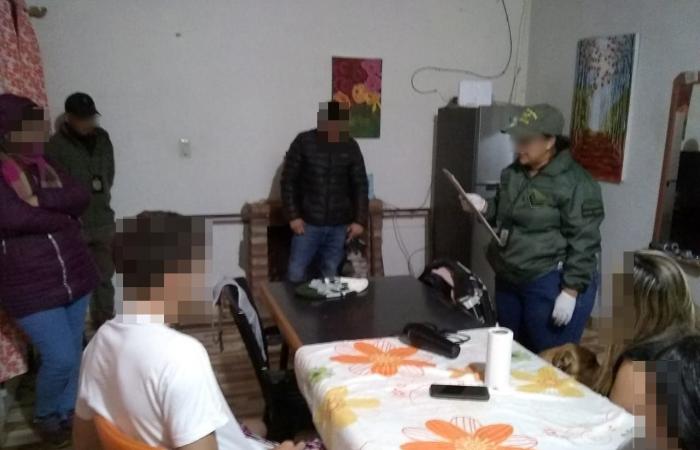 Trois personnes ont été arrêtées à la suite de perquisitions menées dans les provinces de Cordoue et Catamarca.