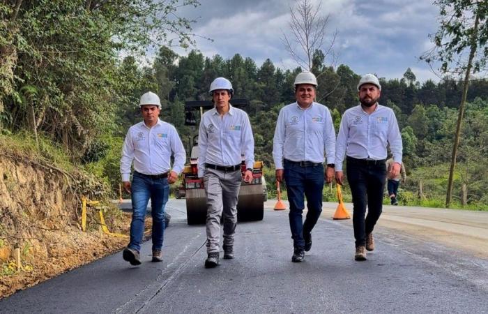 Le gouvernement de Boyacá Grande avance dans le pavage de la route Villa de Leyva – Arcabuco