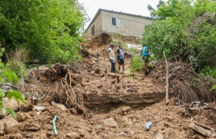 Ils relocalisent les victimes des glissements de terrain à San José del Pando