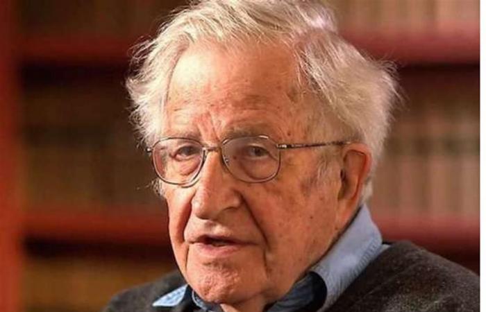 Noam Chomsky est vivant, la nouvelle du décès démentie