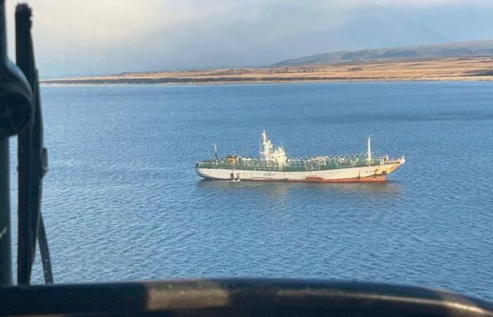 La marine chilienne contrôle le passage de la flotte de pêche chinoise dans le détroit de Magellan