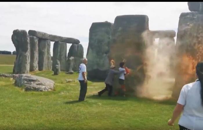 Vidéo : des écologistes ont vandalisé l’ancien site de Stonehenge avec de la peinture