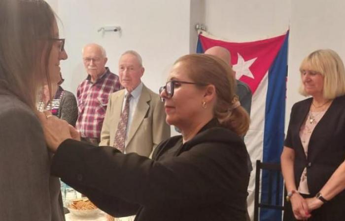 Article : Remise de la Médaille de l’Amitié à Beata Karon, présidente de l’Association des Amis de Cuba Solidarité en Pologne