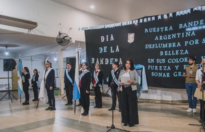 Rodríguez a participé au serment d’allégeance au drapeau des étudiants de l’Institut SISAIANI