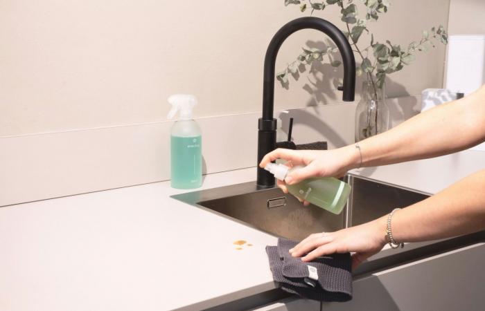 Maison bien rangée, esprit sain : une étude révèle que les habitudes de nettoyage améliorent l’humeur