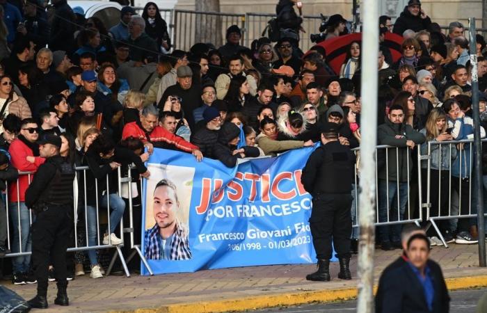 Les organisations sociales ont protesté contre l’arrivée de Milei à Rosario : : Mirador Provincial : : Santa Fe News