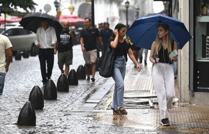 Fortes tempêtes et pluies intenses dans la ville, et alerte météo dans 11 provinces