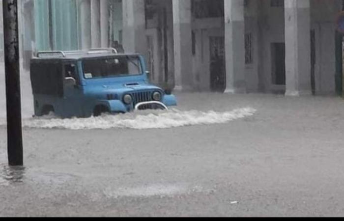 De fortes pluies et des déchets accumulés aggravent les inondations à La Havane