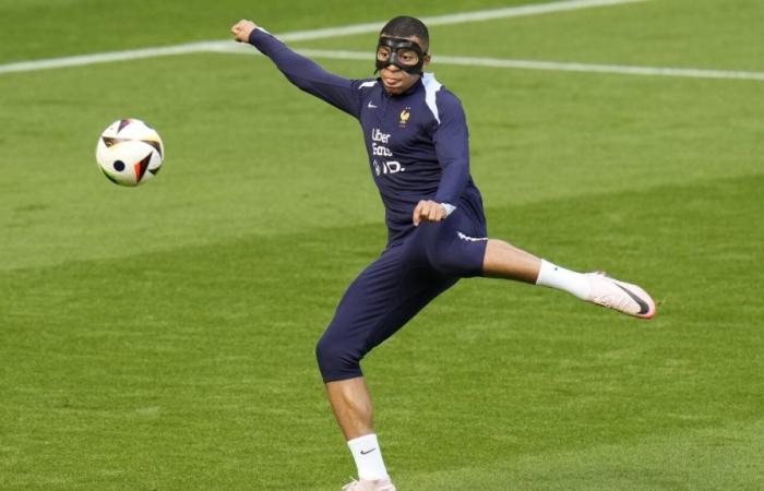 Mbappé s’adapte à son masque avant le match de la France contre la Pologne, affirme un coéquipier