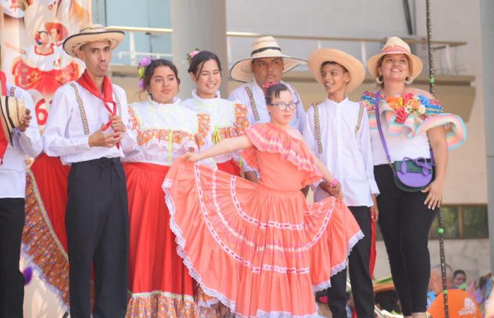 Dans un geste d’inclusion et de diversité, des centaines de participants ont démontré leur talent et leur passion pour la culture et le folklore de Huila.