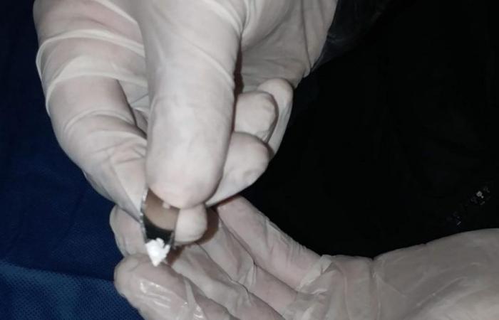 Une femme est arrivée de Salta à Mendoza et ils ont découvert qu’elle transportait de la drogue dans ses organes génitaux.