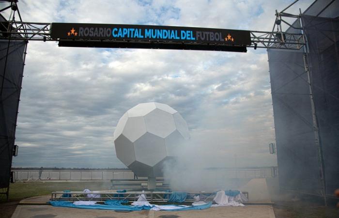 Capitale mondiale du football : hommage aux vainqueurs de la Coupe du monde : : Mirador Provincial : : Santa Fe News