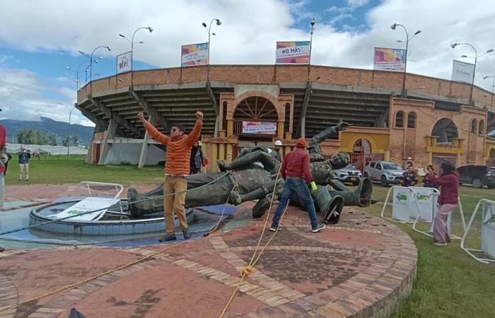 La statue du torero César Rincón a été retirée des arènes de Duitama
