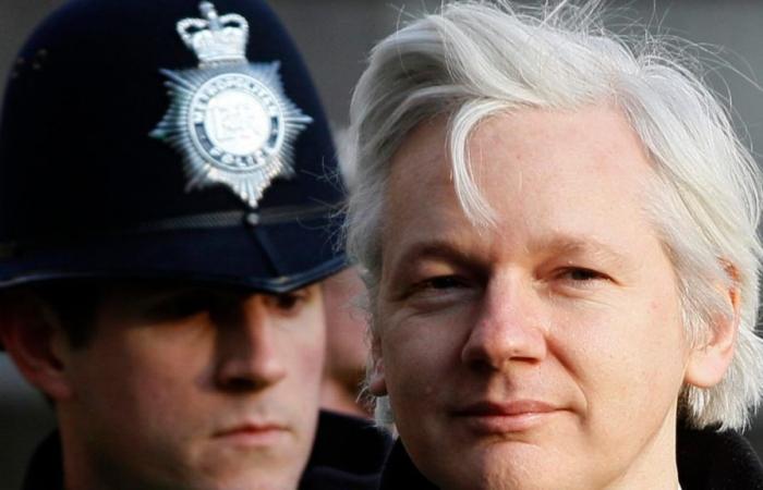 Qui est Julian Assange, le fondateur du site controversé WikiLeaks ?