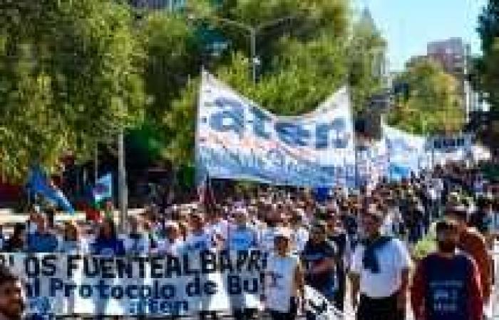 Vidéo | Présentéisme des enseignants à Neuquén: mardi de conflit, avec grève d’ATEN et permanence au Parlement
