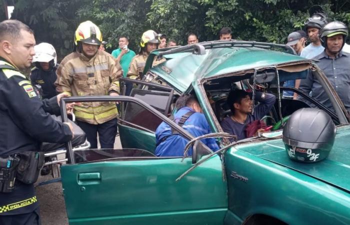 En photos : trois personnes blessées ont laissé un fort accident multiple à Bucaramanga