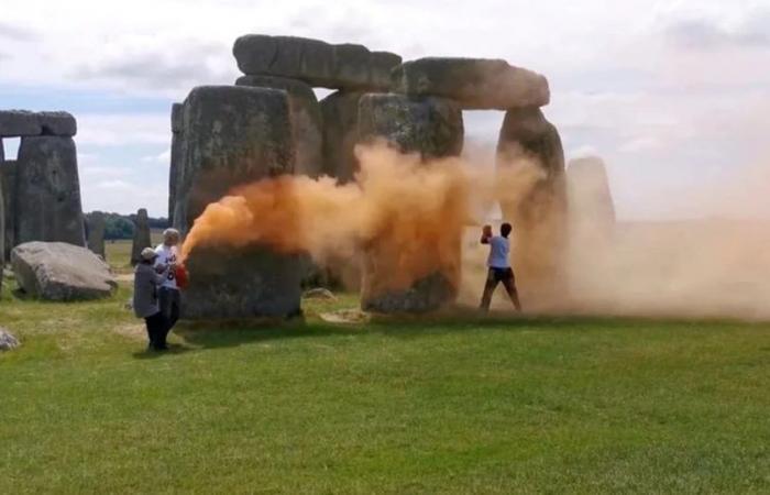 Il existe de meilleurs moyens de protester contre le changement climatique que de peindre Stonehenge au pistolet