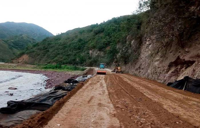 Travaux de construction de route dans le secteur El Tarrita, du corridor Ocaña – Cúcuta – CorrillosR