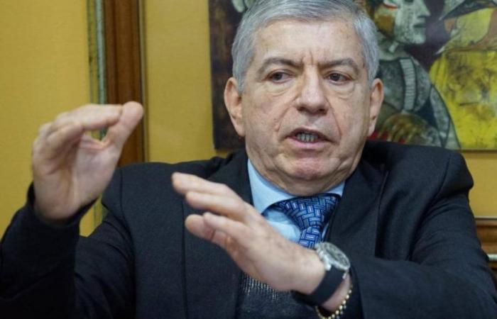 L’ancien président César Gaviria a interrogé Otty Patiño pour lui présenter ses condoléances après le décès du leader de la Deuxième Marquetalia
