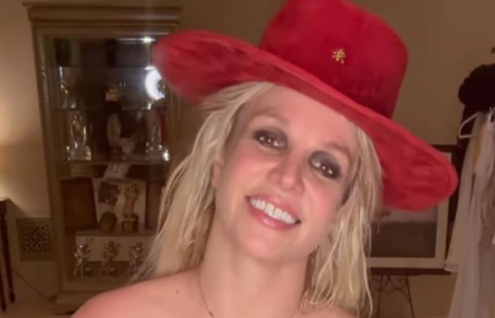 Britney Spears a révélé son poids et a assuré que les paparazzi retoucheraient ses photos