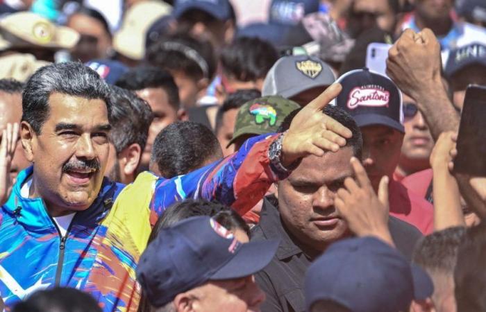 Qui Nicolas Maduro prie-t-il ? La santeria, les cultes évangéliques et même les cartes de tarot font partie de sa campagne présidentielle